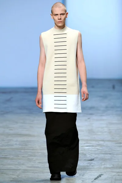 Look 32